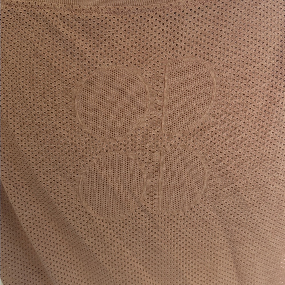 Sweaty Betty Raglan 3/4 Sleeve, Mesh back Top, Medium, Like New - Picture 5 of 7